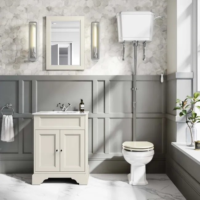 Hudson Traditional Toilet With High-Level Cistern and Chalk White Wooden Seat